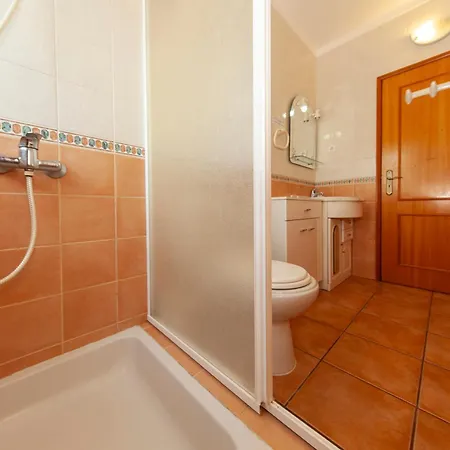 Western Mos Guest house *