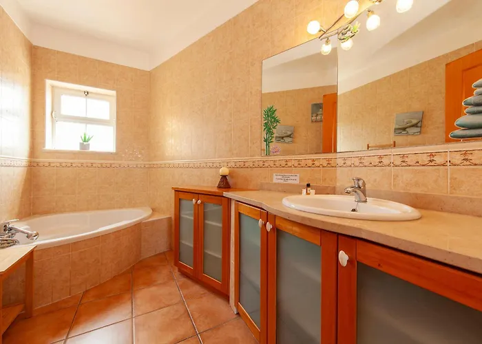 Western Mos ラゴス